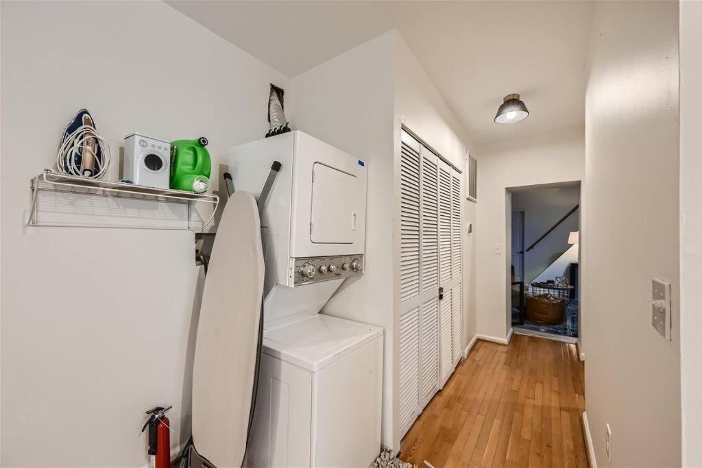 Beauty! Johns Hopkins! 3 Bedroom Apartment *