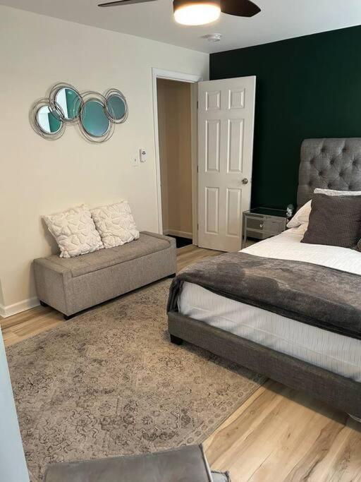 Apartment Beauty! Johns Hopkins! 3 Bedroom *