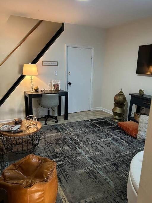 Apartment Beauty! Johns Hopkins! 3 Bedroom Baltimore