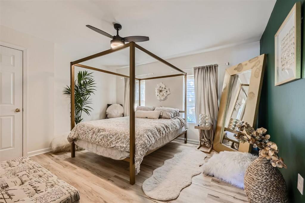 Beauty! Johns Hopkins! 3 Bedroom