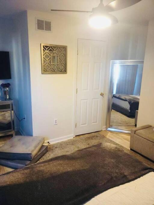 Apartment Beauty! Johns Hopkins! 3 Bedroom