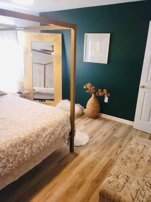 Beauty! Johns Hopkins! 3 Bedroom Baltimore