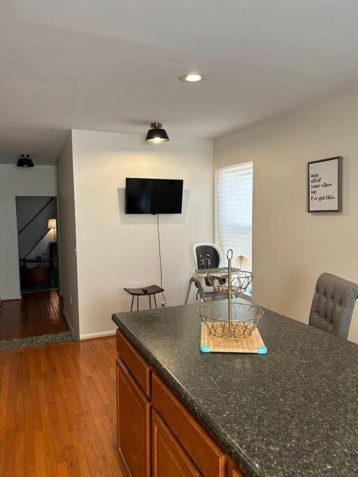 Apartment Beauty! Johns Hopkins! 3 Bedroom Baltimore